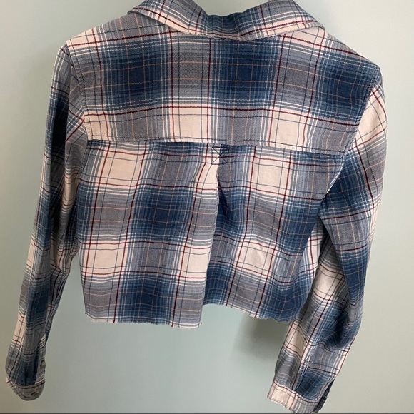 American Eagle Cropped Flannel - Picture 2 of 3